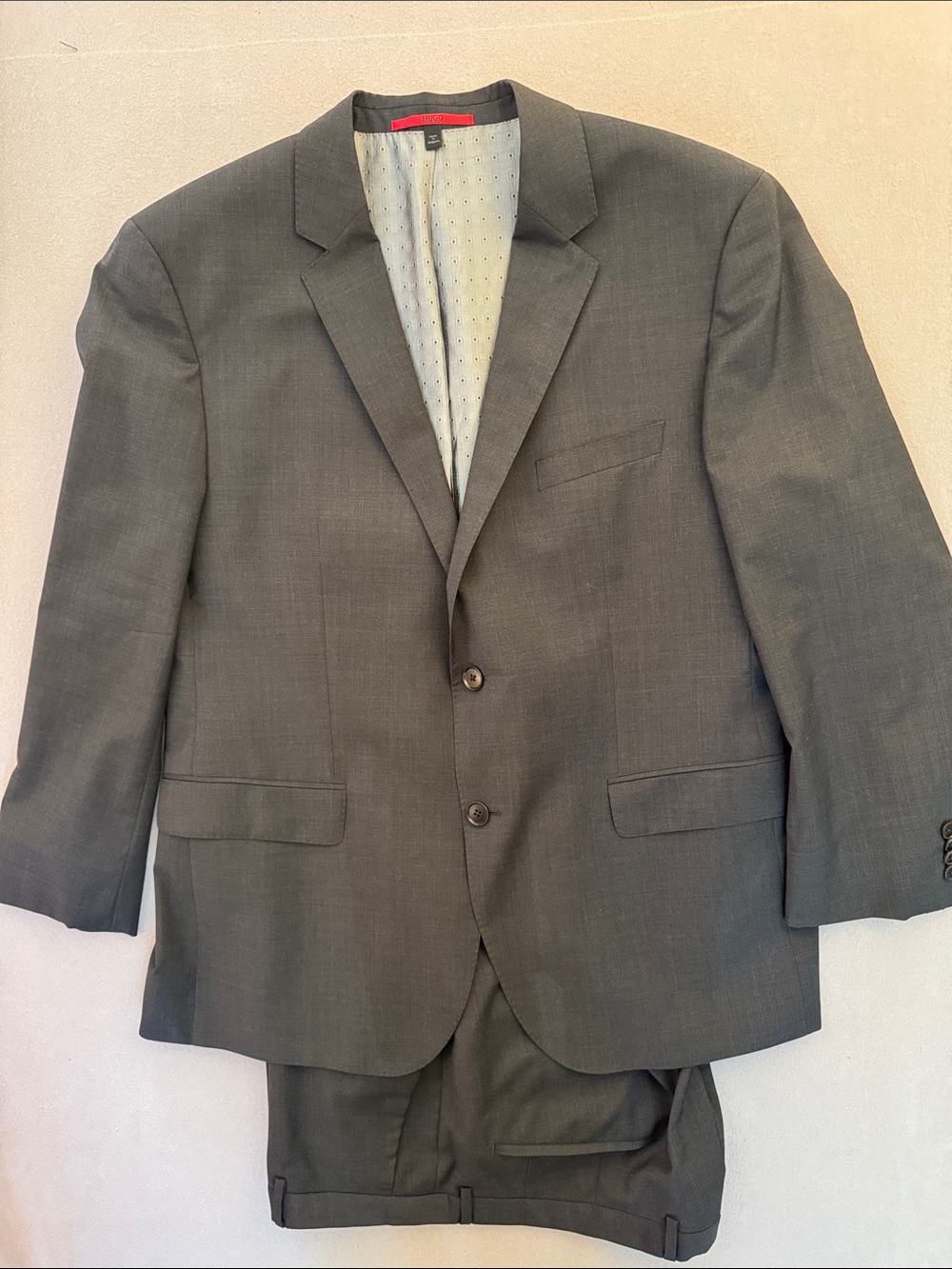 HUGO BOSS Men’s Grey Suit 46R – Tracker TV Wardrobe – Excellent